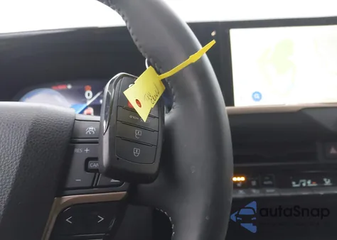 2026 Toyota Crown Xle z USA, uszkodzony, nr VIN JTDAAAAF6T3043058